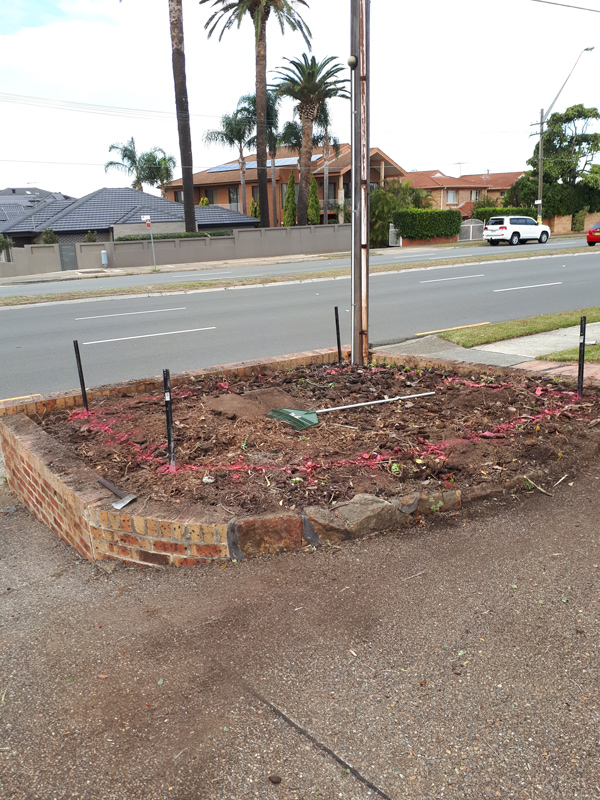 Mulching Garden Beds Sutherland Shire Before Image